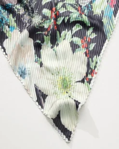 Amaryllis Pleated Diamond Scarf