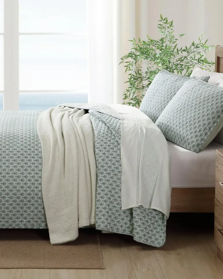 Coastal Batik 3-Piece King Quilt Set